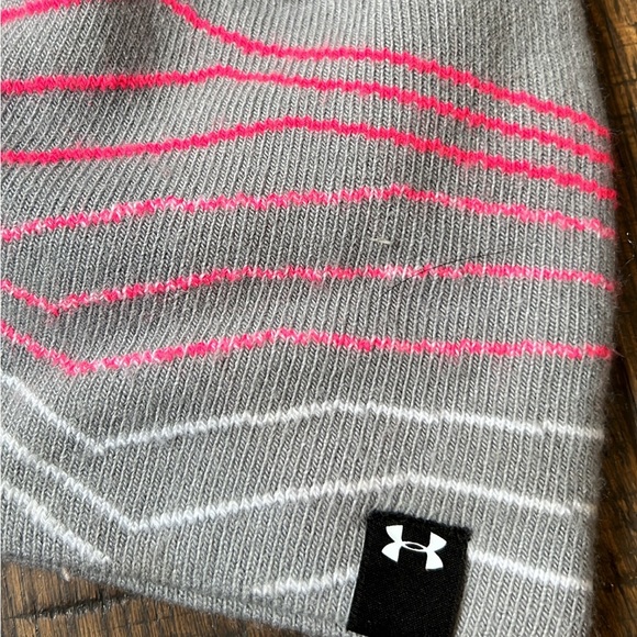 Under Armour girls winter hat - Picture 2 of 4